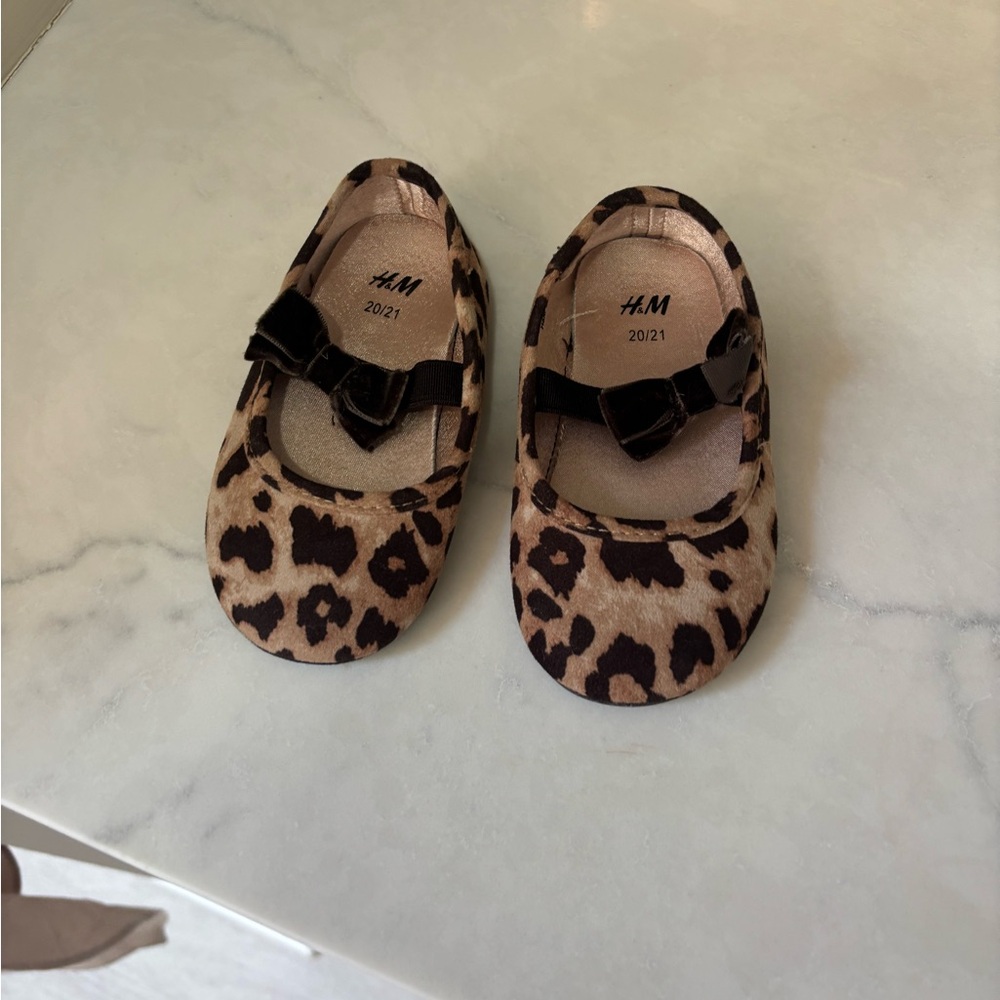 H&M Kids Dress Shoes with Leopard Pattern and Black Bow
